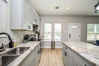 5007 Briscoe St in Houston, TX - Building Photo - Building Photo