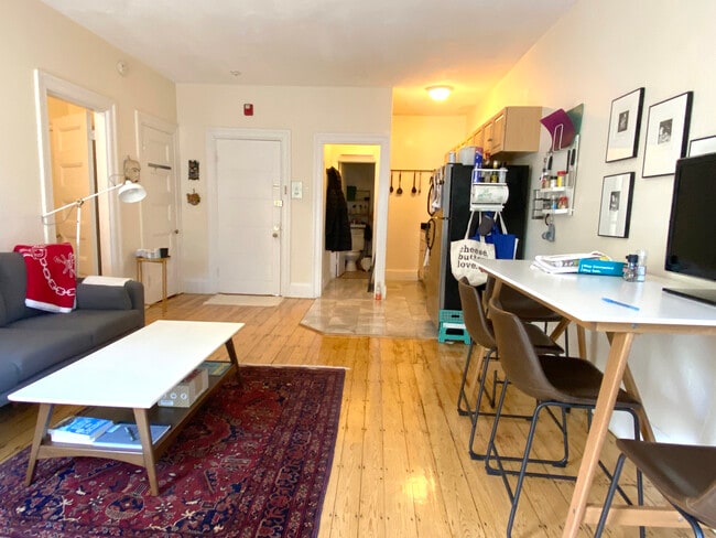 1069 Beacon St, Unit 7 in Brookline, MA - Building Photo - Building Photo