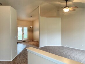332 S Cobblestone Way in Eagle, ID - Building Photo - Building Photo