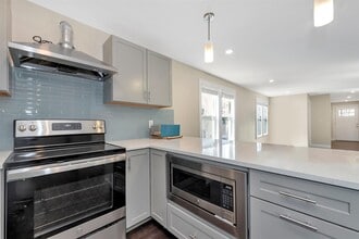 43 Wright Ave, Unit 1 in Medford, MA - Foto de edificio - Building Photo