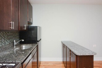 820 W Cornelia Ave in Chicago, IL - Foto de edificio - Building Photo