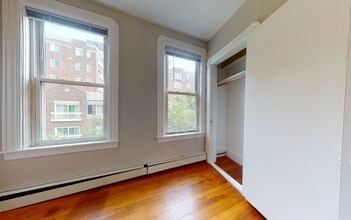 558 Green St, Unit 3PH in Cambridge, MA - Foto de edificio - Building Photo