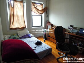 17-19 Washington St. Unit 311, Unit 311 in Malden, MA - Foto de edificio - Building Photo