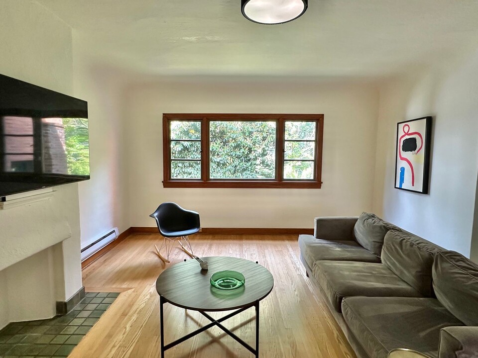 2717 Franklin Ave E in Seattle, WA - Building Photo
