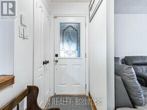 23 Hazelglen Ct in Brampton, ON - Building Photo - Building Photo