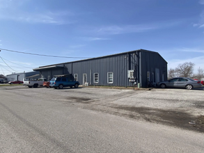 215 N Harrisburg Ave-Unit -4 in Gas City, IN - Foto de edificio - Building Photo