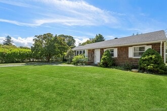 35 Bayberry Ln in Sag Harbor, NY - Building Photo - Building Photo