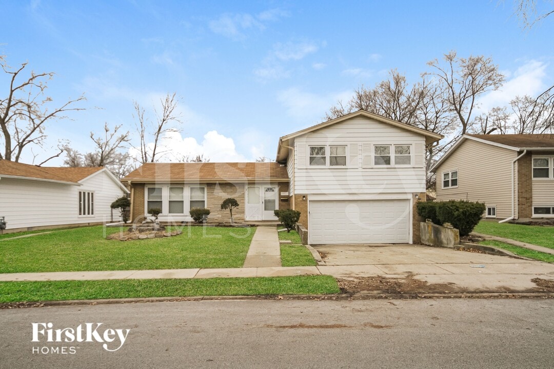 17621 Grandview Dr in Hazel Crest, IL - Building Photo