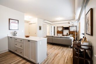 Broderick Manor in Detroit, MI - Building Photo - Building Photo