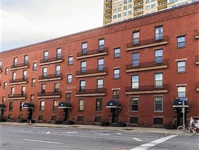 605 S 9th St in Minneapolis, MN - Building Photo - Building Photo