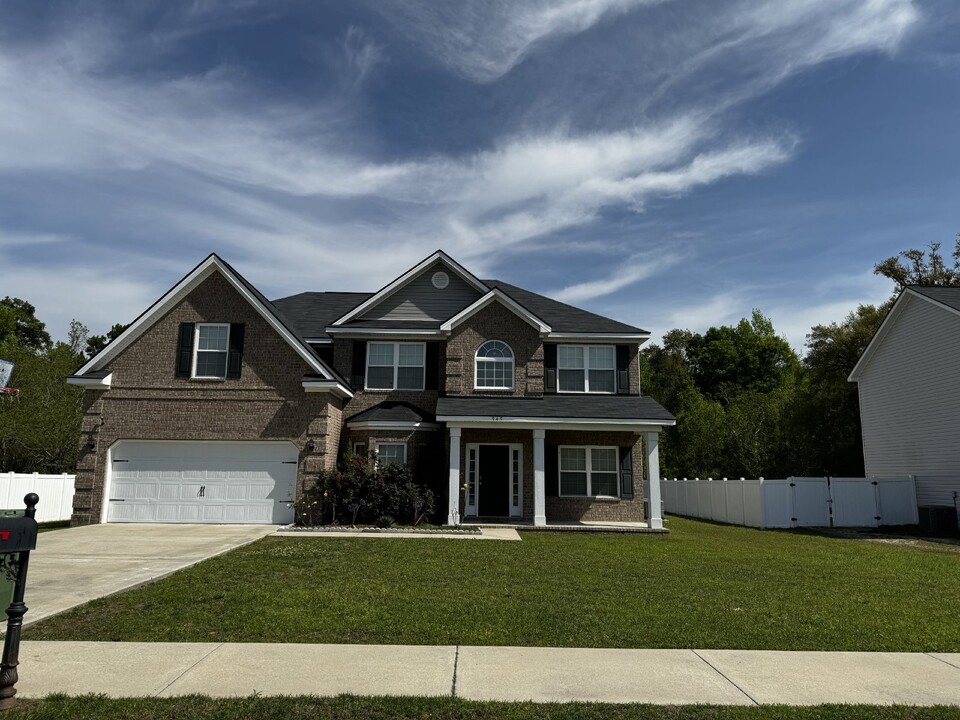 949 Oak Crest Dr in Hinesville, GA - Building Photo
