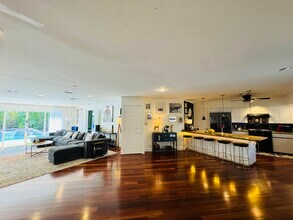 1728 NE 40th St in Oakland Park, FL - Building Photo - Building Photo