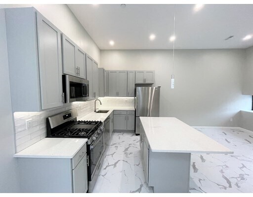 225 Essex St-Unit -4-2 in Lawrence, MA - Building Photo