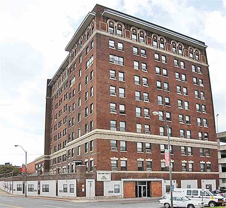 John Sevier Center in Johnson City, TN - Foto de edificio