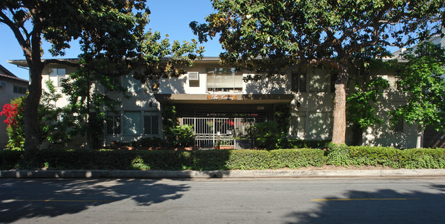 239 Madison Ave in Pasadena, CA - Foto de edificio - Building Photo