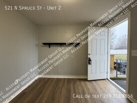 521 Spruce St in Vicksburg, MI - Building Photo