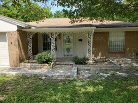 1534 Harlandale Ave in Dallas, TX - Building Photo