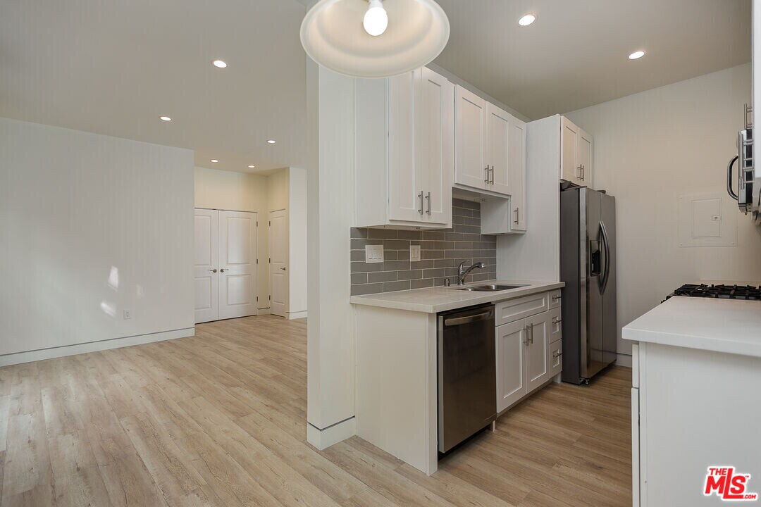 7223 Willoughby Ave in Los Angeles, CA - Building Photo