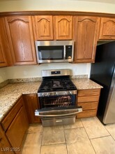 10520 Nantucket Ridge Ave in Las Vegas, NV - Building Photo - Building Photo