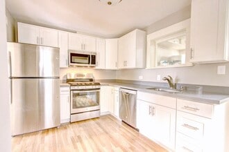 502 NE 72nd St in Seattle, WA - Building Photo - Building Photo