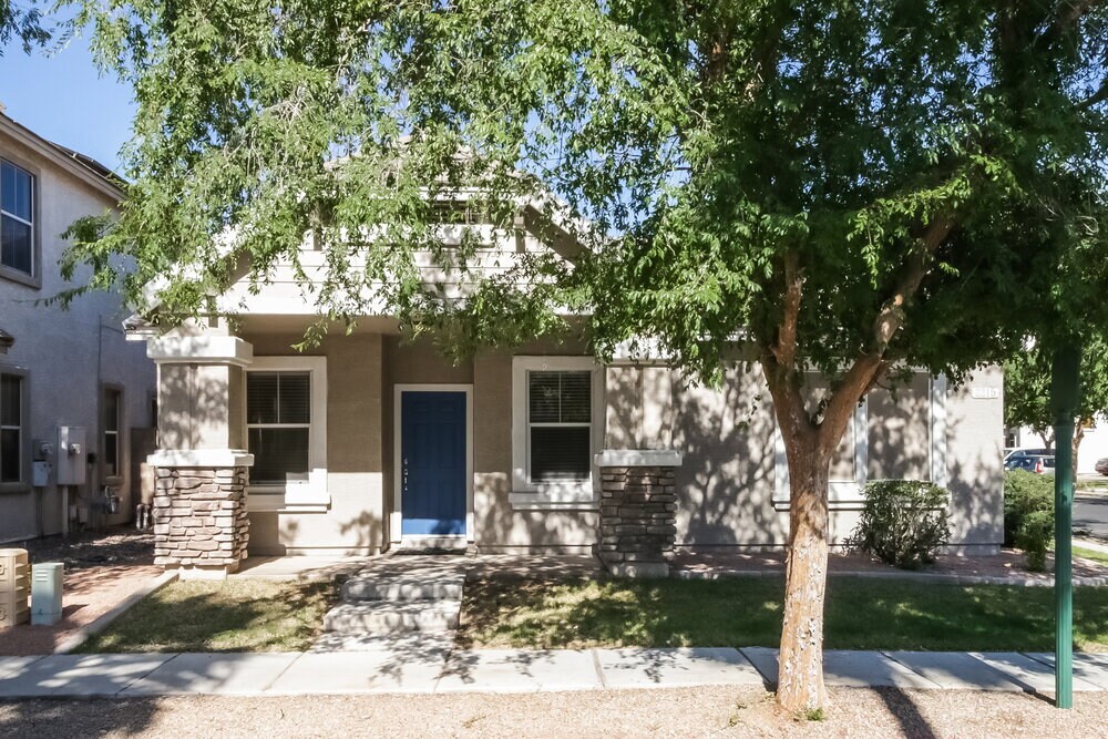2215 S Barrington in Mesa, AZ - Building Photo