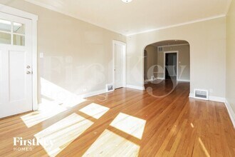 2831 N Kostner Ave in Chicago, IL - Building Photo - Building Photo