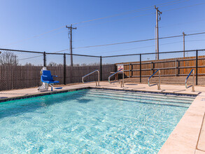 Belmont Cove Senior Independent Living in Yukon, OK - Building Photo - Other