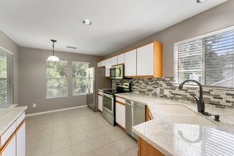 17 N Spiral Vine Cir in The Woodlands, TX - Building Photo - Building Photo