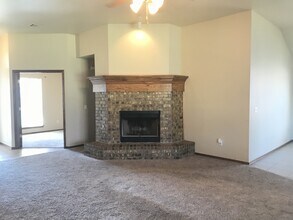 1808 Meadow Run Dr in Moore, OK - Building Photo - Building Photo