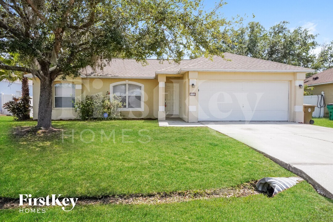 729 Pincon Ln in Kissimmee, FL - Foto de edificio