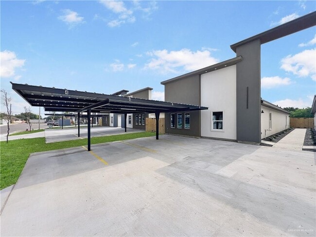 2900 S Links Dr in Edinburg, TX - Building Photo - Building Photo