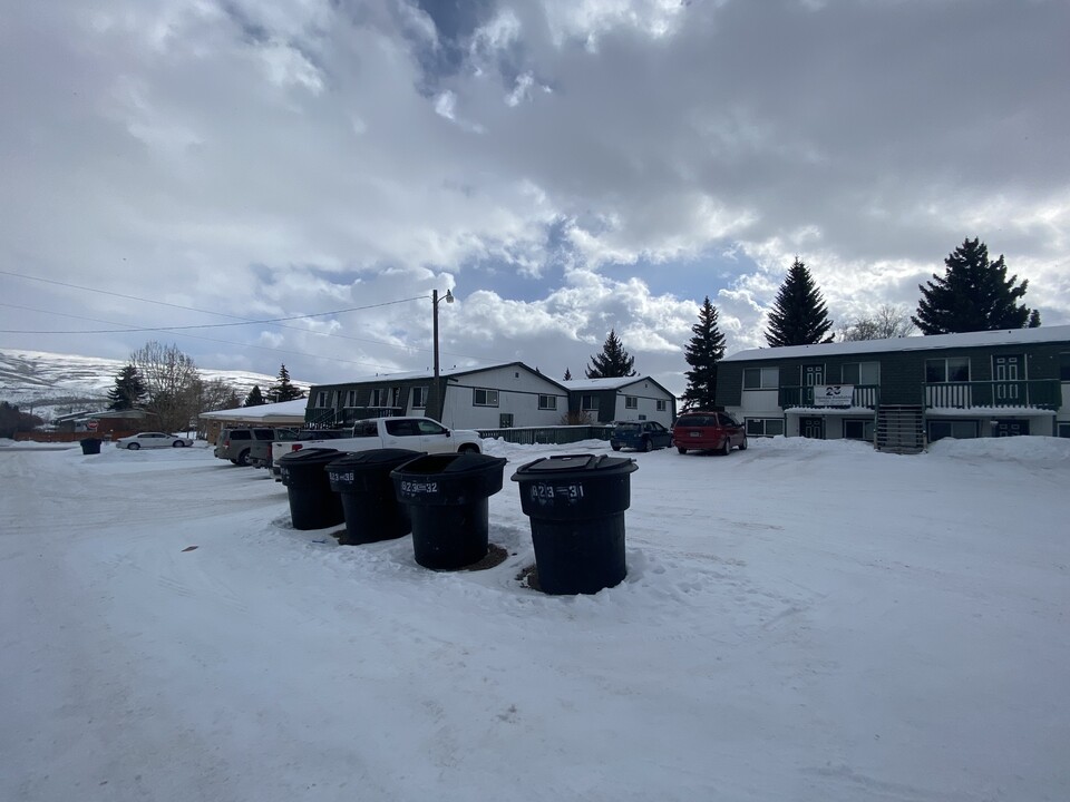 916 Elk St in Kemmerer, WY - Foto de edificio