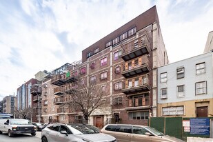 800 Bedford Ave in Brooklyn, NY - Building Photo