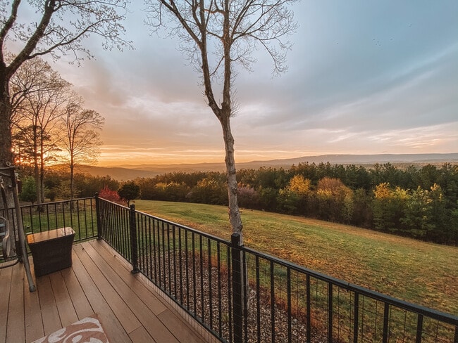 property at 27 Cadiz Ln