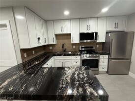 2528 Tournament St in Las Vegas, NV - Building Photo