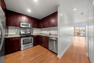 917 Hudson Park, Unit 917 in Edgewater, NJ - Foto de edificio - Building Photo