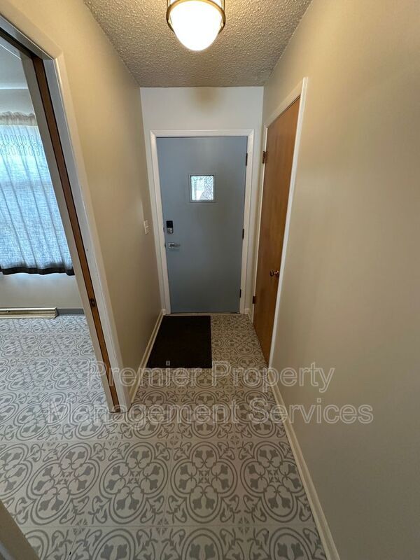 913 Rimrock Rd in Billings, MT - Building Photo - Building Photo