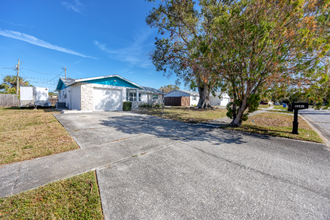 8641 Lantana Dr in Seminole, FL - Building Photo - Building Photo