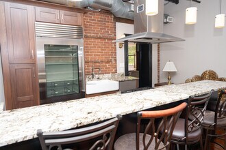 275 S Limestone in Lexington, KY - Foto de edificio - Building Photo