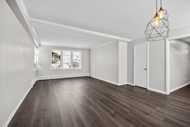 2230 Central St, Unit G in Evanston, IL - Foto de edificio - Building Photo