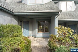 8 Braeburn Dr in Township Of Washington, NJ - Building Photo - Building Photo