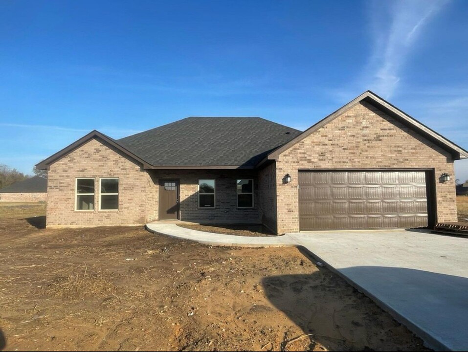 213 Cobb Cir in Durant, OK - Building Photo