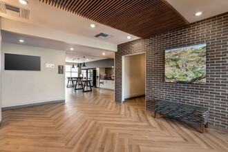 Furnished Studio-Colorado Springs - Center in Colorado Springs, CO - Foto de edificio - Building Photo