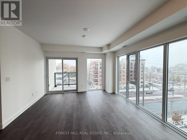 715 Davis Dr in Newmarket, ON - Building Photo - Building Photo