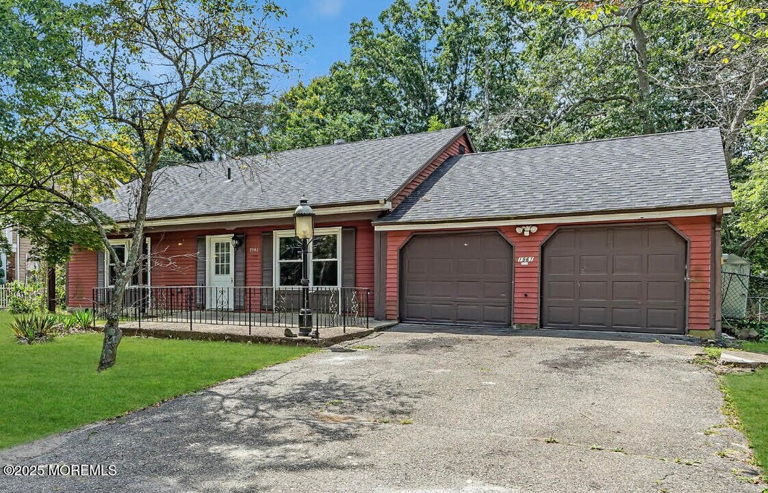 1961 Ridgeway Rd in Manchester, NJ - Building Photo