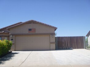 10025 W Concordia Dr in Arizona City, AZ - Building Photo - Building Photo