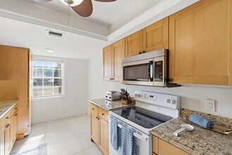 1050 Sugar Sands Blvd in West Palm Beach, FL - Building Photo - Building Photo