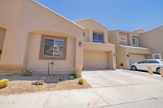 2723 E Schiliro Cir in Phoenix, AZ - Building Photo - Building Photo
