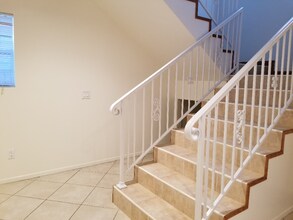 1078 Gardenia Ave in Long Beach, CA - Building Photo - Building Photo