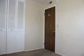 2213 Roselake Ave in Sacramento, CA - Building Photo - Building Photo